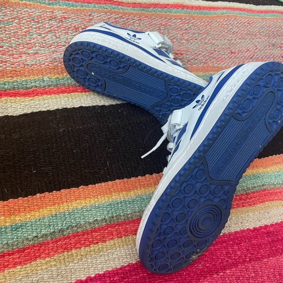 Adidas - Picture 3 of 4